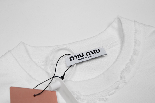 ブランドパーカー側面デザイン